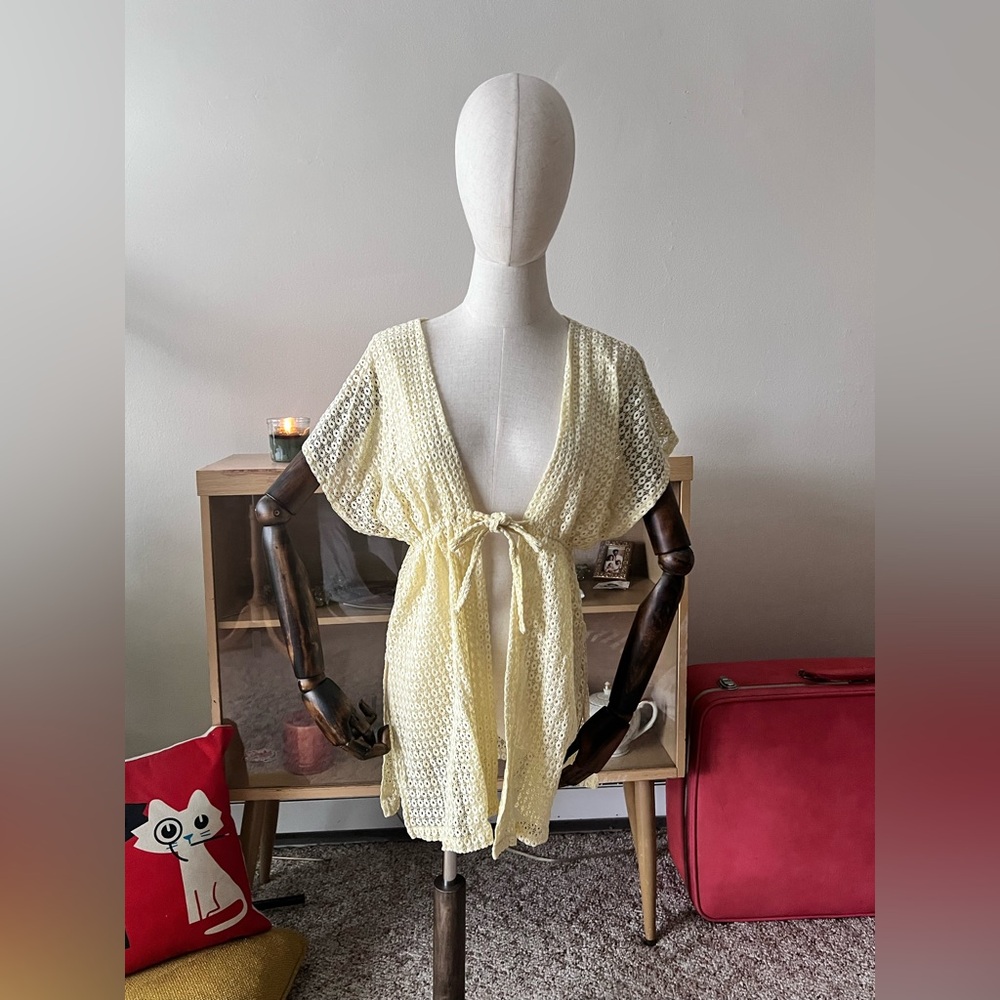 VTG 60s Eyelet Crochet Pale, Yellow Cover-Up w/Waist Tie -M